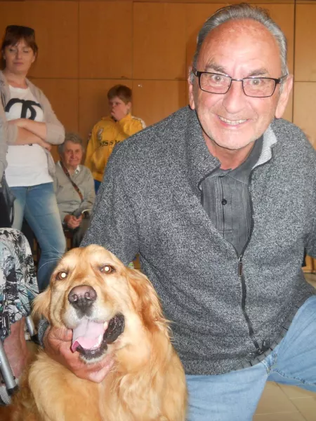 Don Franco Garro durante il corso di pet-terapy