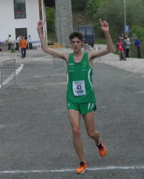 Giovanni Olocco taglia per primo il traguardo nella prova unica del Campionato regionale di Corsa in montagna su percorso di sola salita