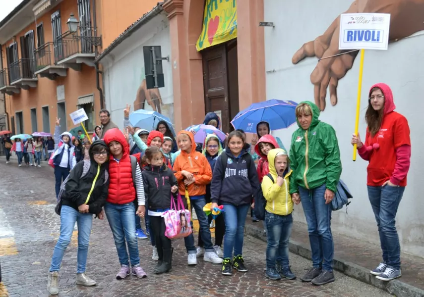 Camminando sotto la pioggia, in giro per la città