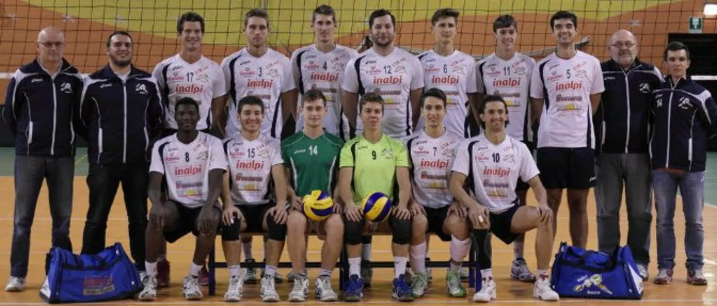 La squadra Inalpi Volley Busca che gioca nel campionato B2 Maschile