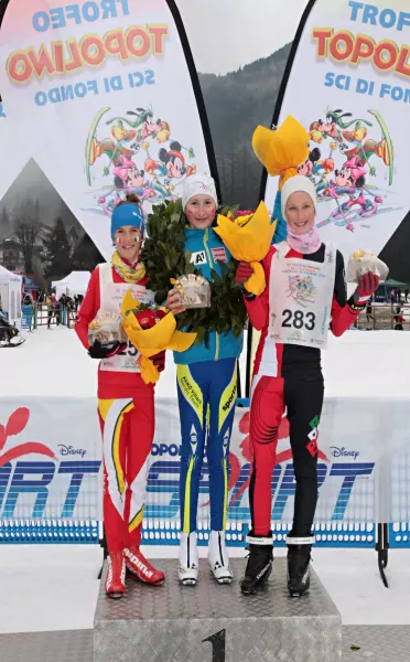 Elisa Gallo, prima da destra,  medaglia di bronzo al Trofeo internazionale Topolino