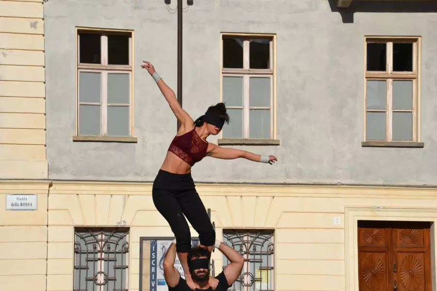 Acrobazie in piazza della Rossa