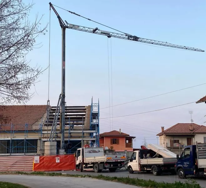 Aperto il cantiere dei lavori di manutenzione straordinaria ad una parte del tetto del magazzino comunale della zona Capannoni  che ospiterà la nuova sede della Protezione civile