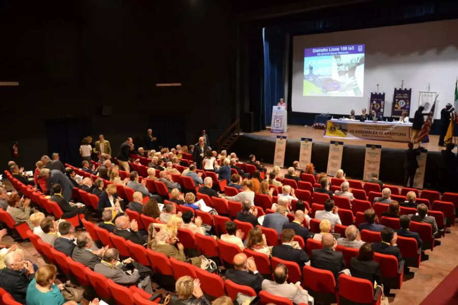 L'assemblea nel Teatro Civico