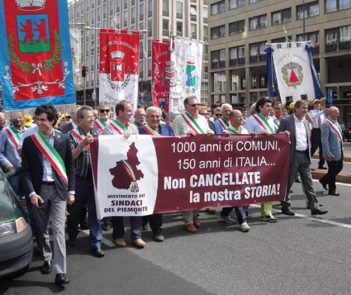 Il Movimento dei Sindaci del Piemonte in corteo a Milano