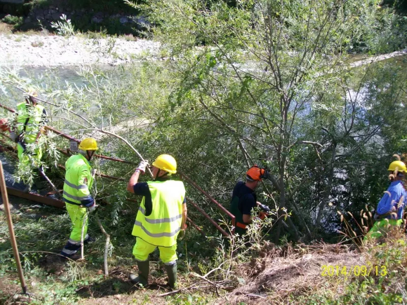 Volontari di Busca al lavoro in valle Tanaro