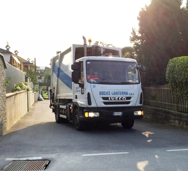 I rifiuti secchi indifferenziati sono raccolti esclusivamente con il porta a porta