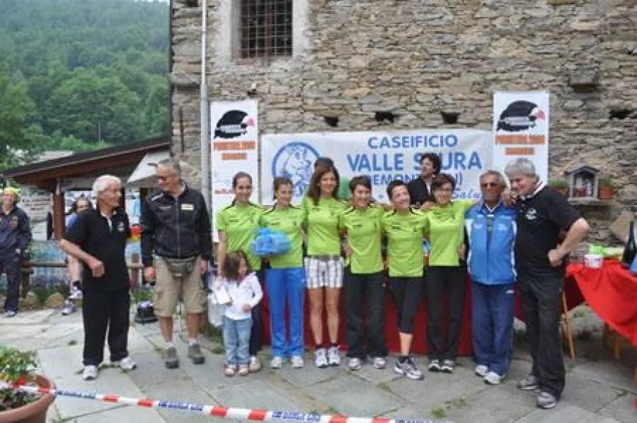 La squadra femminile all'arrivo della gara