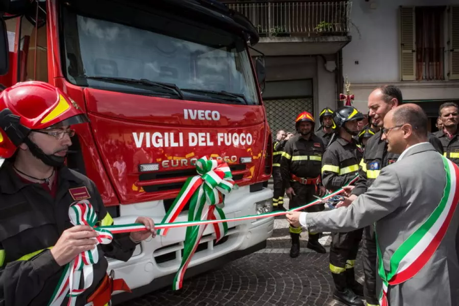 L'inaugurazione della nuova autobotte dei Vigili del fuoco volontari