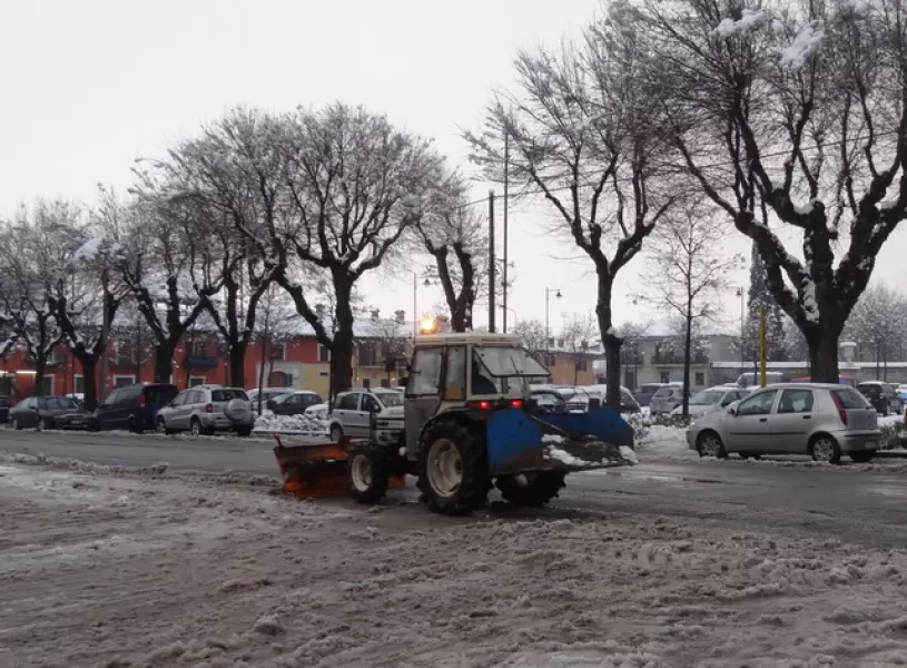  Mezzi di sgombero neve sulle vie del centro