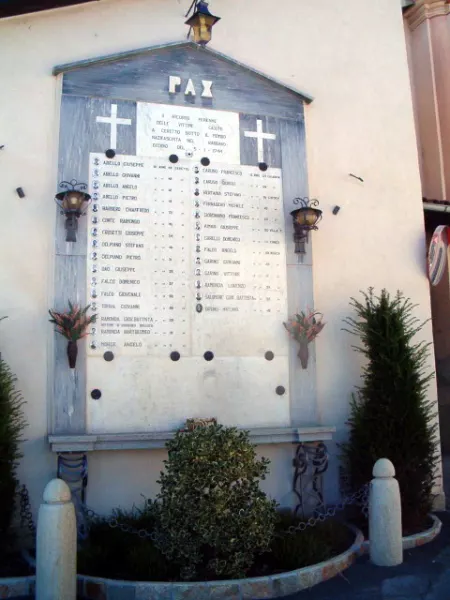 Onore ai Caduti menzionati nel cippo della chiesa della frazione 