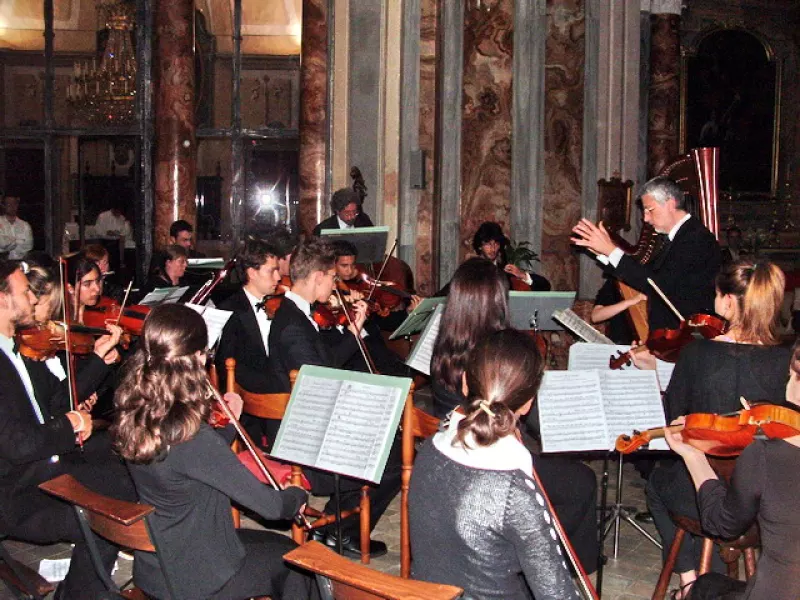 L'orchestra dell'istituto Vivaldi diretta dal Maestro Antonio Ferrara