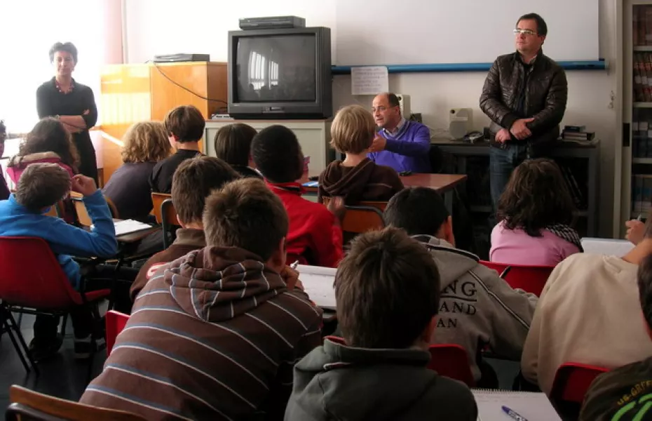 Lezione di educazione civica alle scuole medie con il sidanco, Luca Gosso, ed il vice-sindaco, Marco Gallo