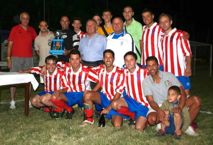 La squadra M P  Impianti Elettrici, prima classificata nel torneo maschile