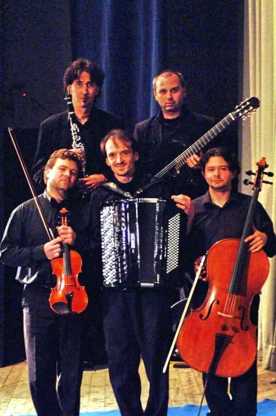 Il Quintettango: Alberto Fantino bajan, Angelo Vinai clarinetto e clarinetto basso, Gianluca Allocco violino,  Marco Allocco violoncello e contrabbasso, Cristiano Alasia chitarra