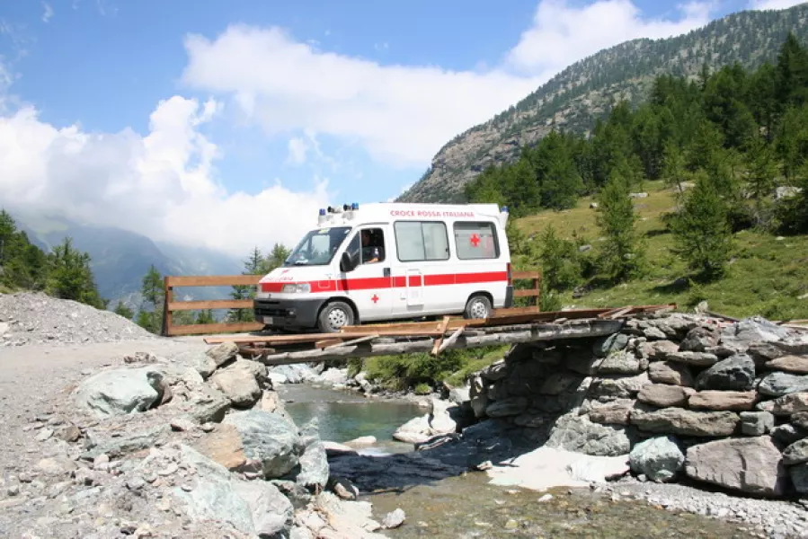 I mezzi del soccorso sui sentieri dell'impegnativo percorso 