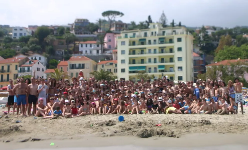 225 in posa sulla spiagga di Arma di Taggia (Imperia)