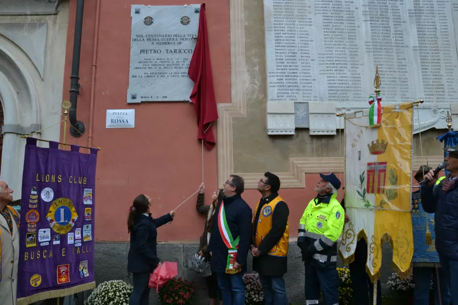 Lo scoprimento della lapide a Pietro Taricco