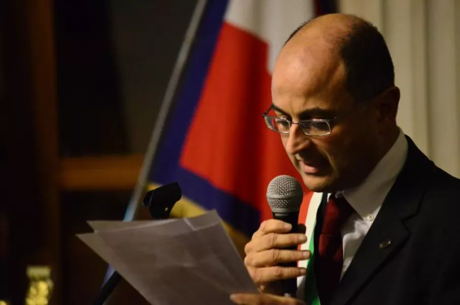 Il sindaco Luca Gosso durante la cerimonia di inaugurazione dei restauri del muncipio nell'anniversario dei 250 anni del titolo di Città, il 5 dicembre scorso