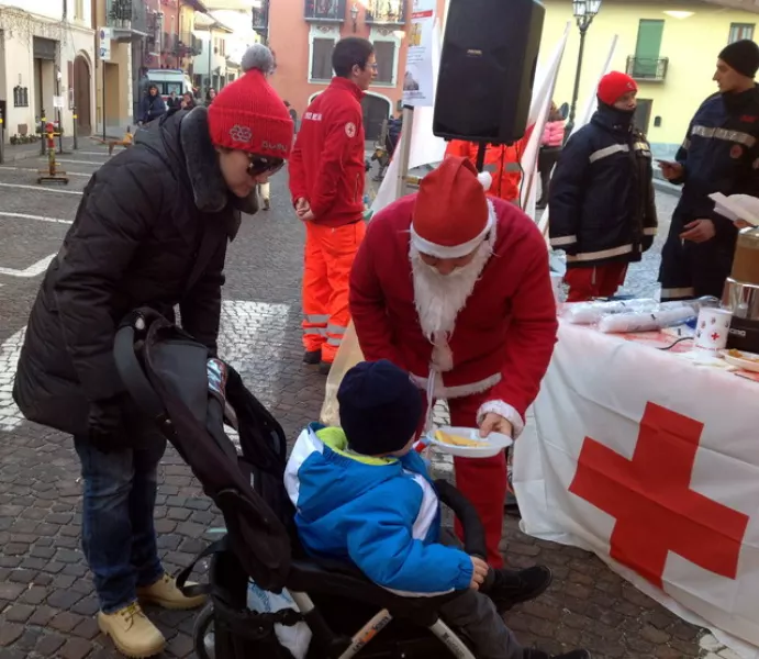 Babbo Natale offre un dolcino 