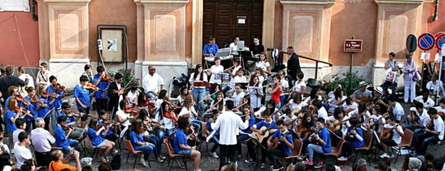 L'Orchestra del corso di Indirizzo Musicale delle scuole medie nel Concerto per  Maglie dello scorso settembre