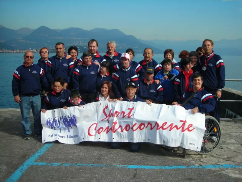 Foto di gruppo sul lungolago