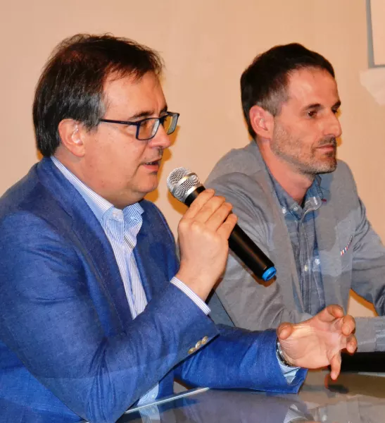 I sindaci Marco Gallo e Andrea Picco durante l'incontro con la popolazione in Casa Francotto