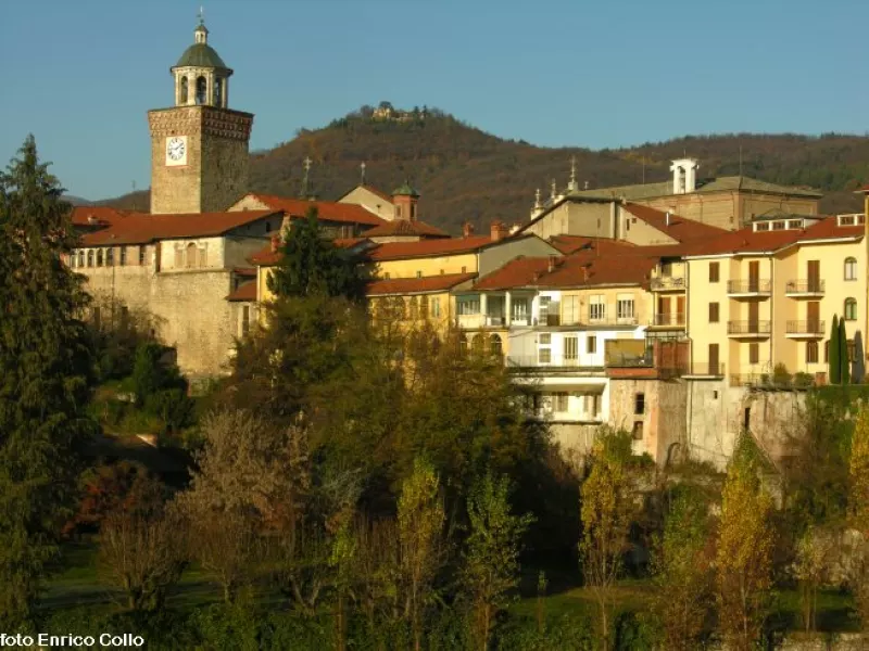 BUSCA EVENTI. Veduta di Busca dal ponte sul Maira