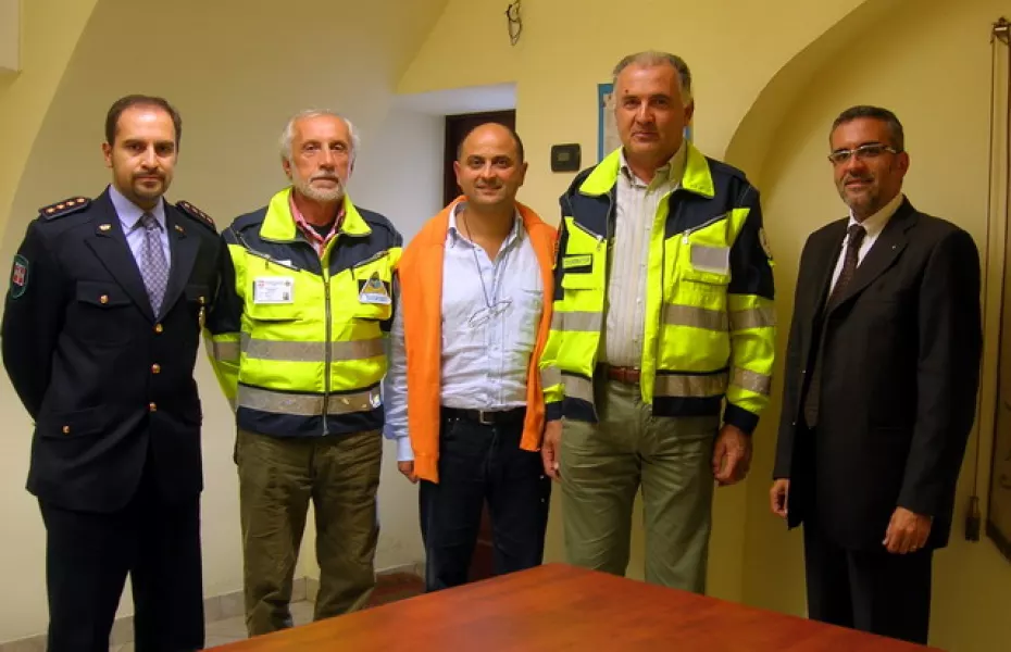 Da sinistra, il comandante della Polizia municipale, Giacomo Cuniberti, il vice-coordinatore del gruppo buschese di Protezione civile, Michele Mattalia, il sindaco, Luca Gosso, il nuovo coordinatore Tonino Beoletto e  Marco Manfrinato