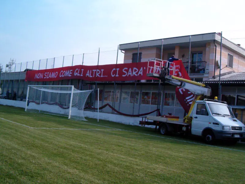 Lo stadio di Busca oggi si tinge di granata 