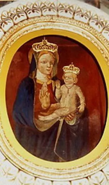 L’effige quattrocentesca della Madonna con Bambino, forse opera giovanile dei Biazaci, che nel 1745 in un momento di grandissima calamità cittadina raccolse in preghiera i buschesi.