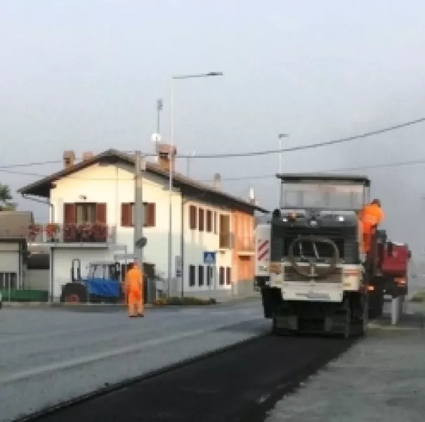 I tratti di strada in riasfalto sono in frazione San Chiaffredo, in frazione Castelletto, in corso XXV Aprile, in viale Concordia, in via Dronero