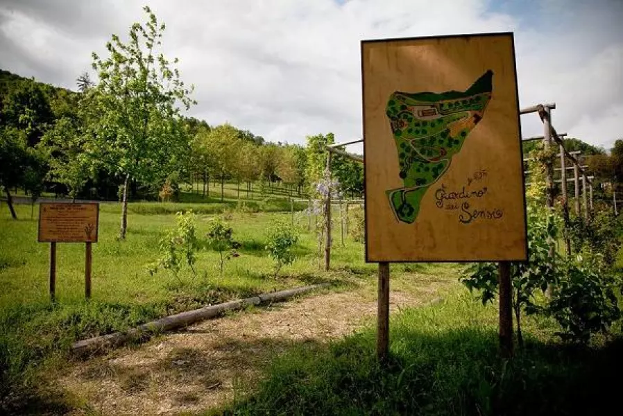 L'entrata nel parco di Villa Ferrero che ospita il Giardino dei sensi