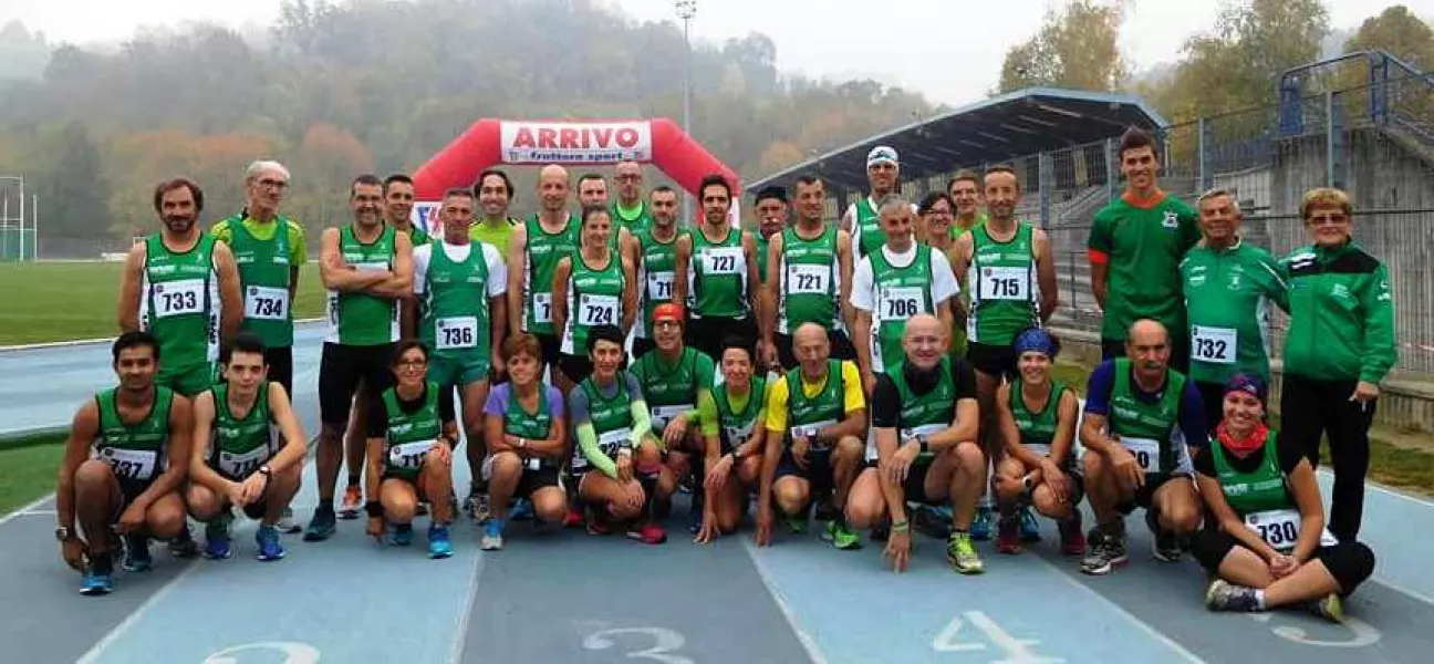 Il gruppo della Buschese alla partenza ieri ad Alba