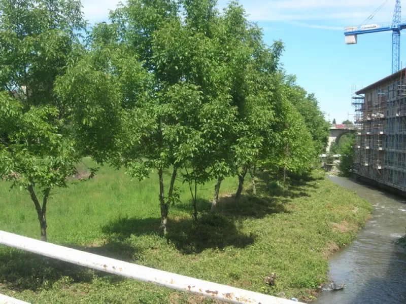 Per evitare il pericolo di esondazioni sarà costrutio un argine e allargato il letto del torrente