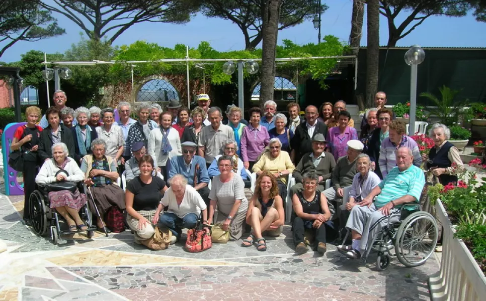 Foto di gruppo al mare