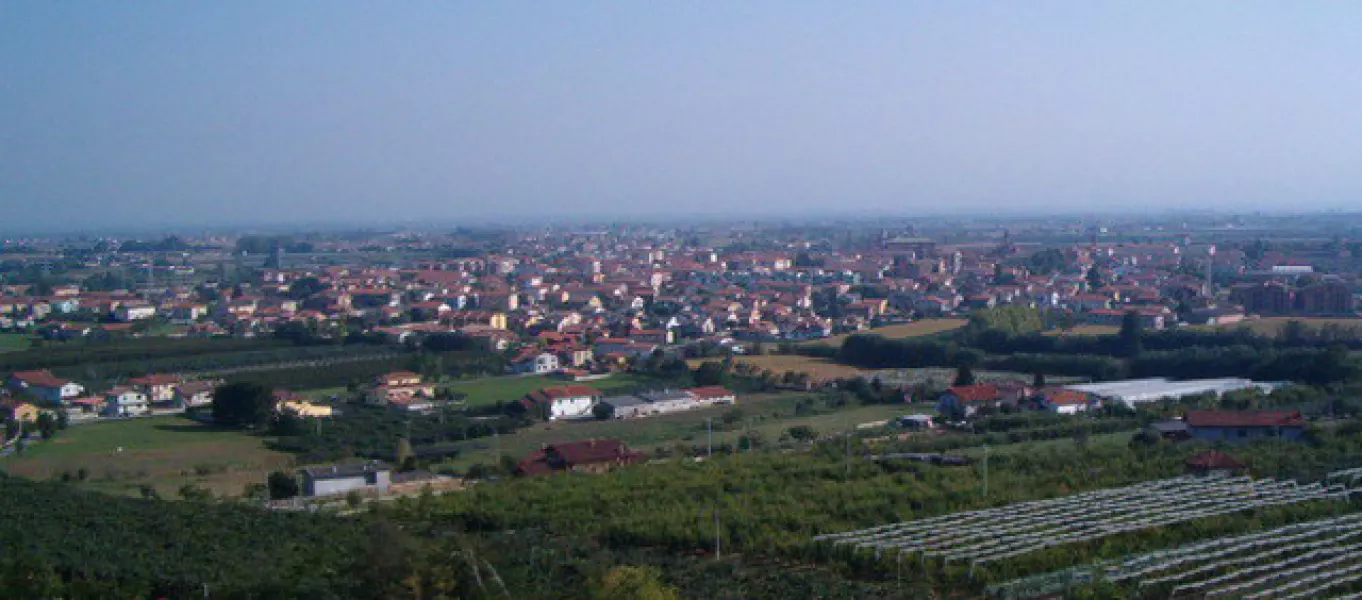 Una veduta della cittÃ  dal parco del Castello del Roccolo