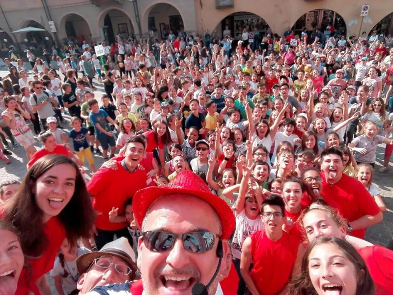 Oltre tremila bambini sono venuti a Busca dall'Italia e dall'estero per cantare, giocare, ballare e divertirsi insieme nella settimana di Un Coro per un Sogno