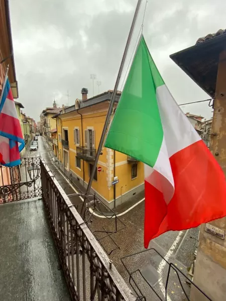 Badiera a mezz'asta e minuto di silenzio alle ore 12