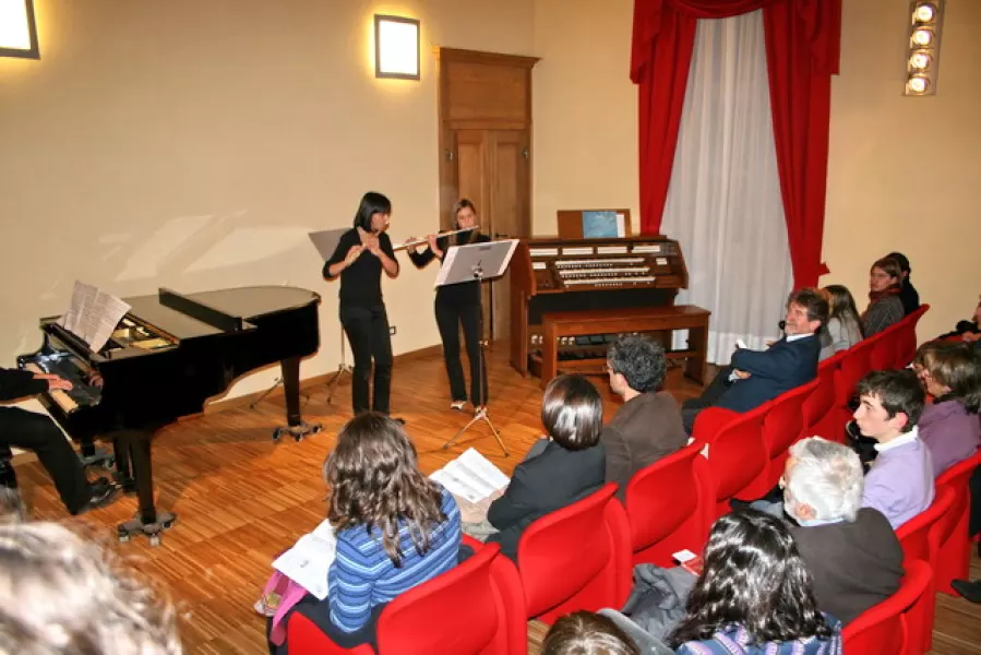 Allievi in esibizione nell'aula magna del Palazzo della Musica