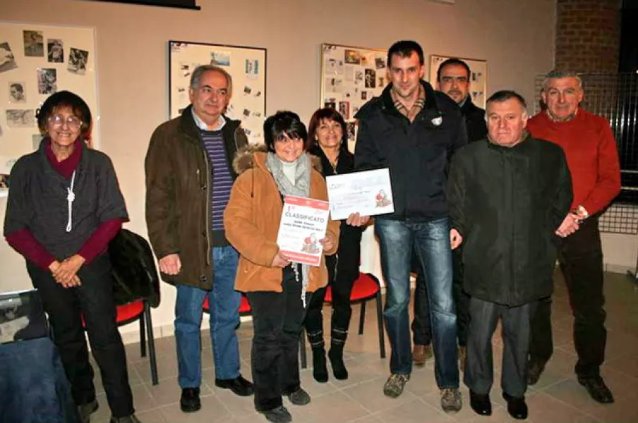 Amministratori  e giuria con i premiati della sezione scuola dell'infanzia 