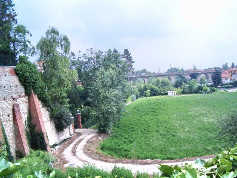 L'area si trova ai piedi dei bastoni della cittÃ , sotto piazza Diaz