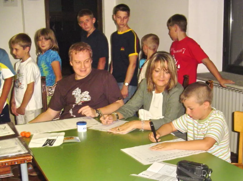 Un momento dell'estrazione della lotteria