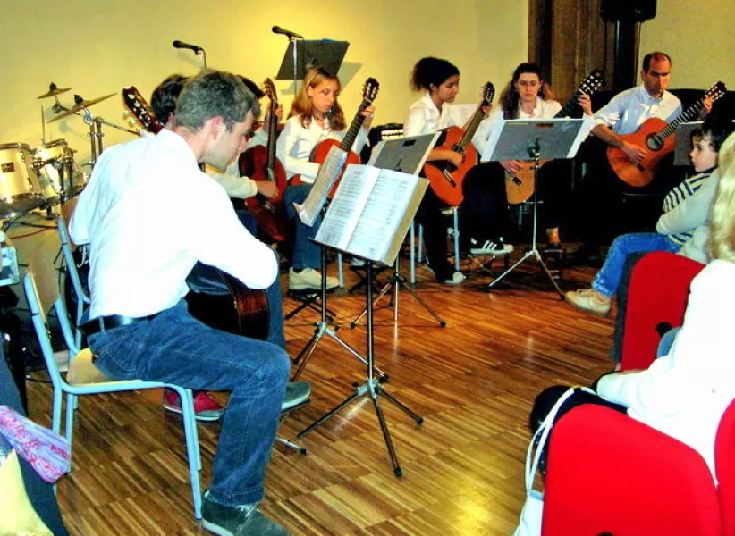 Gli allievi della classe di chitarra nel concerto dello scorso anno