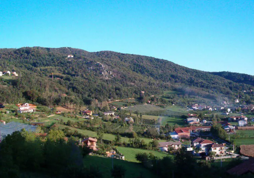 La collina di Busca vista dalla salita a Santo Stefano