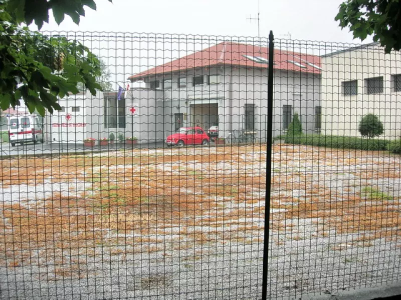 L'area di fronte alla sede della Cri  che sarà adibita a parcheggio e giardino