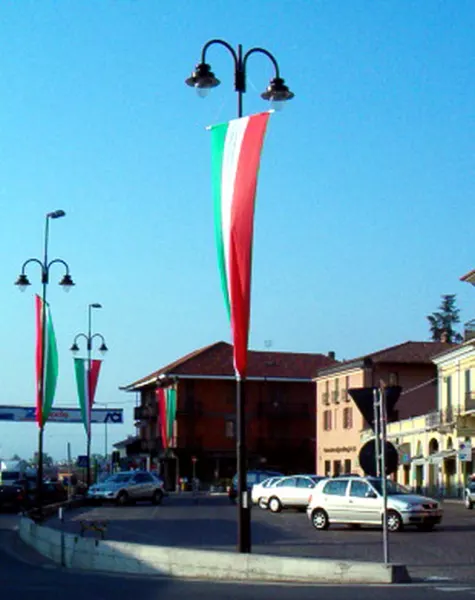 Piazza Savoia vestita a festa