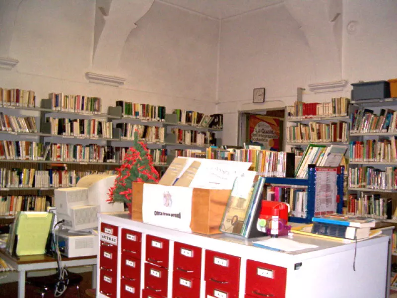 La biblioteca civica: entro il 2007 dovrebbero incominciare i lavori per l'ampliamento