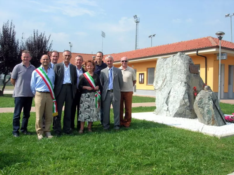 I sindaci di Busca e Tarantasca, Luca Gosso e Bruna Giordano, il presidente della Fondazione Cassa di risparmio di Fossano, Antonio Miglio,  gli assessori comunali di Tarantasca Giancarlo Armando e Franco Chivarino, il direttore della filiale locale della banca, Stefano Tallone, e gli impiegati dell'uffico tecnico cmunale di Busca che hanno redatto di progetto di recupero, Pierluigi Gosso, Bruno Tallone e Andrea Girardi