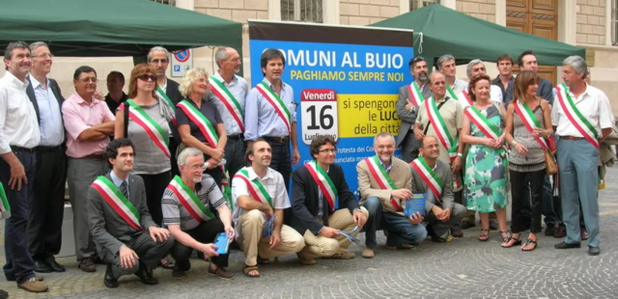 I Sindaci che hanno partecipato alla conferenza stampa di presentazione dell'iniziativa, ieri a Cuneo di fronte alla sede della Prefettura. Presenti anche il deputato Teresio  Delfino (Udc)  e il consigliere regionale Mino Taricco (Pd). I Comuni che hanno già dato l'adesione sono per ora una settantina